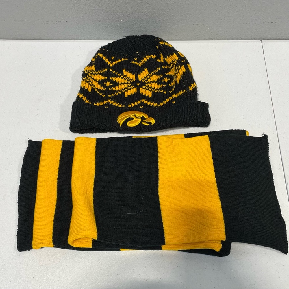 Iowa Hawkeyes Top Of The World Stocking Cap And Unbranded Scarf 62" Long